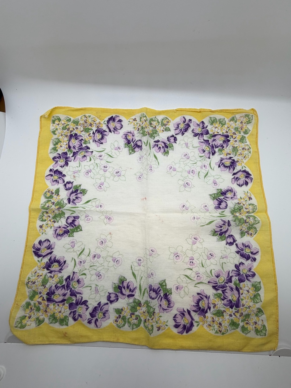 Vintage 1940s- Floral 🌼 Daffodil/Pansy/Clematis Print Handkerchief